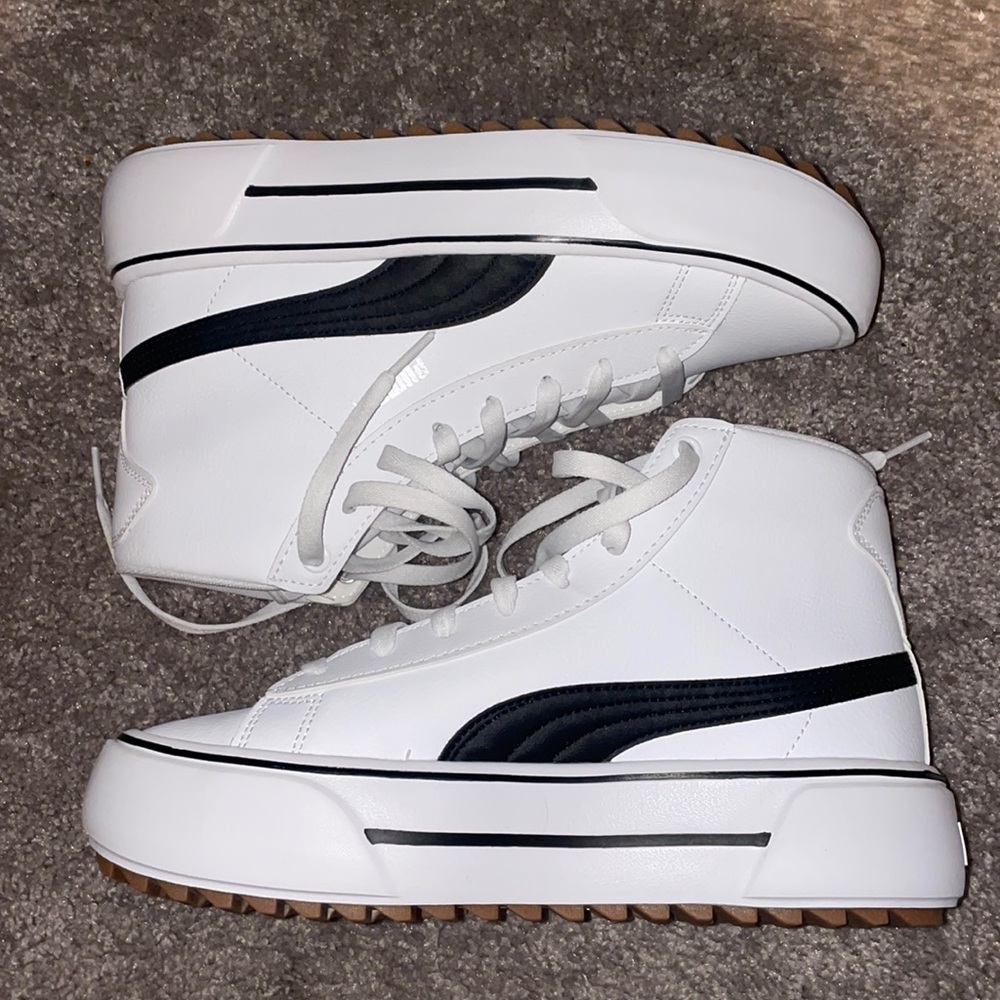 Women’s Puma Platform sneakers